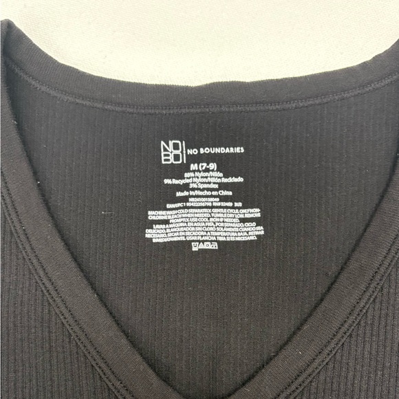 No Boundaries Black V-Neck Crop Top - Picture 3 of 5